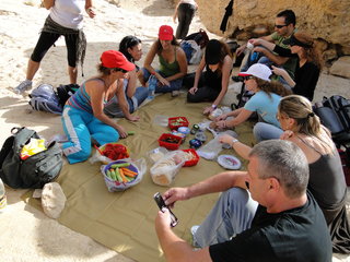 65_eating-lounch.jpg